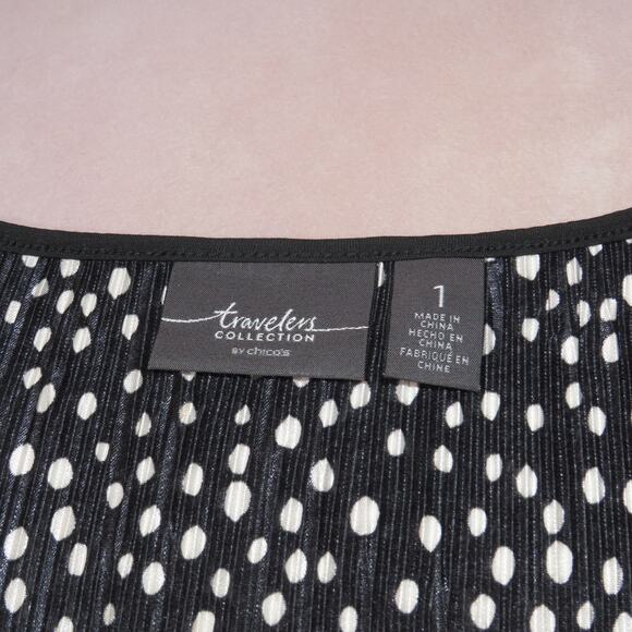 Chico’s Travelers Black Polka Dot Print Pleated Plisse Short Sleeve Top - Picture 8 of 10